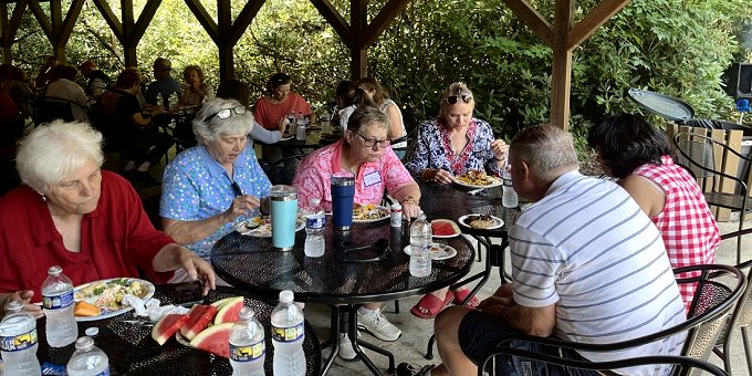 g_picnicAtThePoin_680